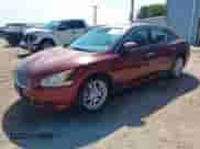 2012 Nissan Maxima S z VIN 1N4AA5AP3CC822598, wystawiony jako IAAI lot #42661298 z przebiegiem 227 902 mil mil oraz . Historia ofert i sprzedaży dostępna na DreamBid. Obrazek 2.