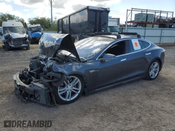 ✅ 2015 Tesla Model S 85D • VIN: 5YJSA1E25FF118349 • Лот: 70385525. Опубликован ранее на Copart с пробегом 49 745 миль. Бесплатный доступ к архиву аукционных продаж из США и подробный отчёт об истории автомобиля на DreamBid. Изображение 1.