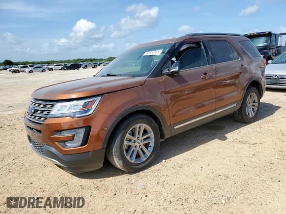 ✅ 2017 Ford Explorer XLT • VIN: 1FM5K7DH4HGD98501 • Lot: 62867825. Wystawiony na Copart z przebiegiem 141 062 mil. Bezpłatny archiwum sprzedaży aukcyjnych z USA i szczegółowy raport historii pojazdu na DreamBid. Zdjęcie 1.