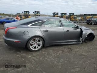 ✅ 2018 Jaguar XJ Portfolio • VIN: SAJWJ2GD1J8W15611 • Lot: 44835764. Listed on Copart with 60,010 mi. Free auction sales archive from the USA and detailed vehicle history report at DreamBid. Image 3.