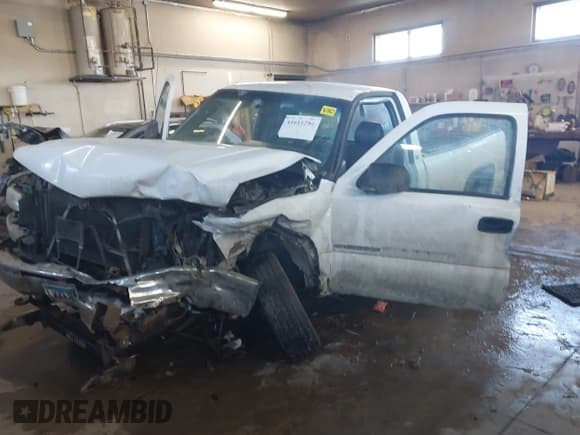 ✅ 2001 Chevrolet Silverado 2500HD LS • VIN: 1GCHK24U21Z287456 • Lot: 41611294. Listed on IAAI with 168,907 mi. Free auction sales archive from the USA and detailed vehicle history report at DreamBid. Image 2.