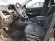 ✅ 2017 Jeep Cherokee Latitude • VIN: 1C4PJMCB8HW646850 • Lot: 84464355. Wystawiony na Copart z przebiegiem 122 509 mil. Bezpłatny archiwum sprzedaży aukcyjnych z USA i szczegółowy raport historii pojazdu na DreamBid. Zdjęcie 7.