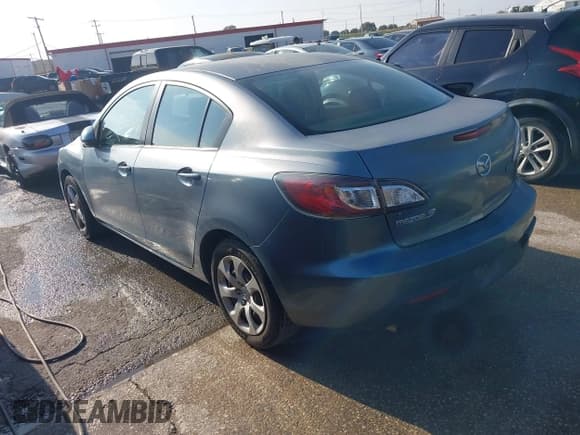 ✅ 2011 Mazda 3 i Sport • VIN: JM1BL1UF2B1455840 • Lot: 43722556. Wystawiony na IAAI z przebiegiem 157 457 mil. Bezpłatny archiwum sprzedaży aukcyjnych z USA i szczegółowy raport historii pojazdu na DreamBid. Zdjęcie 3.