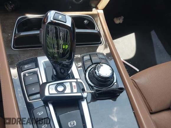 ✅ 2013 BMW 7 Series 750Li xDrive • VIN: WBAYF8C57DD140615 • Lot: 42688224. Wystawiony na IAAI z przebiegiem 150 496 mil. Bezpłatny archiwum sprzedaży aukcyjnych z USA i szczegółowy raport historii pojazdu na DreamBid. Zdjęcie 11.