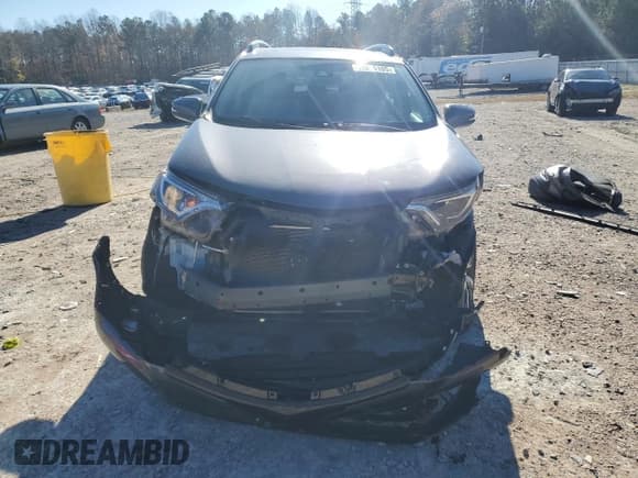 ✅ 2018 Toyota RAV4 XLE • VIN: 2T3RFREV1JW843703 • Lot: 92076105. Listed on Copart with 68,826 mi. Free auction sales archive from the USA and detailed vehicle history report at DreamBid. Image 5.
