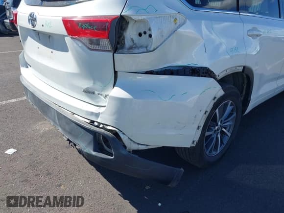 ✅ 2018 Toyota Highlander SE • VIN: 5TDJZRFH8JS872131 • Лот: 42989735. Опубликован ранее на IAAI с пробегом 148 086 миль. Бесплатный доступ к архиву аукционных продаж из США и подробный отчёт об истории автомобиля на DreamBid. Изображение 6.