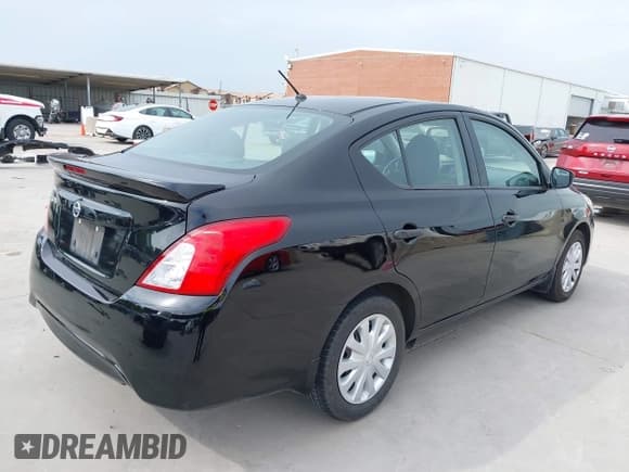 ✅ 2018 Nissan Versa SV • VIN: 3N1CN7AP6JL811148 • Lot: 42656597. Wystawiony na IAAI z przebiegiem 47 250 mil. Bezpłatny archiwum sprzedaży aukcyjnych z USA i szczegółowy raport historii pojazdu na DreamBid. Zdjęcie 4.