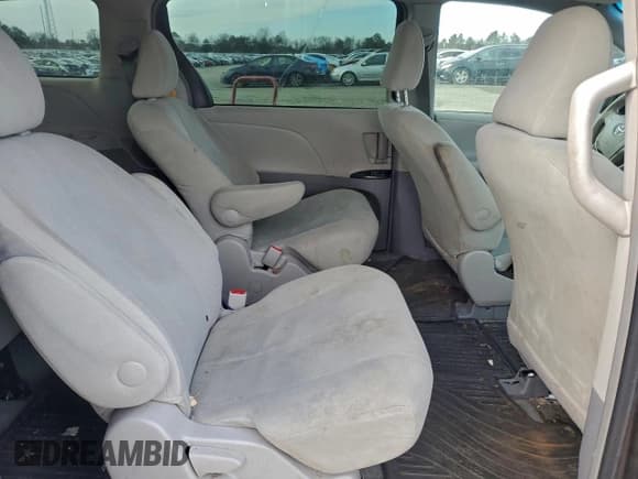 ✅ 2013 Toyota Sienna L • VIN: 5TDZK3DC6DS403636 • Lot: 93187025. Listed on Copart with 228,661 mi. Free auction sales archive from the USA and detailed vehicle history report at DreamBid. Image 11.