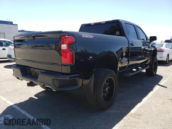 ✅ 2020 Chevrolet Silverado 1500 LT Trail Boss • VIN: 1GCPYFED2LZ364328 • Lot: 50989854. Wystawiony na Copart z przebiegiem 32 495 mil. Bezpłatny archiwum sprzedaży aukcyjnych z USA i szczegółowy raport historii pojazdu na DreamBid. Zdjęcie 3.