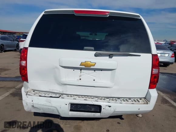 ✅ 2014 Chevrolet Tahoe Commercial • VIN: 1GNLC2E06ER162167 • Lot: 43810264. Wystawiony na IAAI z przebiegiem 177 870 mil. Bezpłatny archiwum sprzedaży aukcyjnych z USA i szczegółowy raport historii pojazdu na DreamBid. Zdjęcie 16.