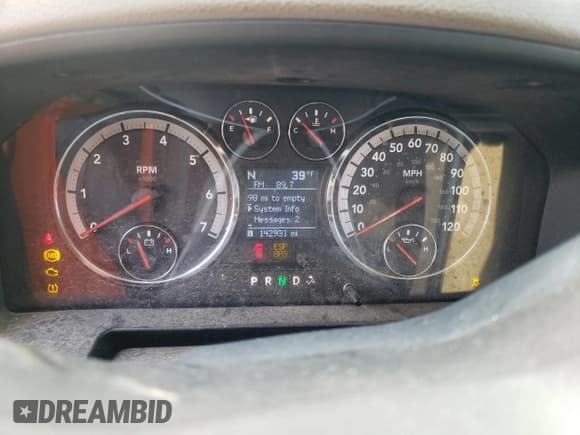 ✅ 2009 Dodge 1500 SLT • VIN: 1D3HV18P49S797471 • Lot: 43630315. Wystawiony na Copart z przebiegiem 142 931 mil. Bezpłatny archiwum sprzedaży aukcyjnych z USA i szczegółowy raport historii pojazdu na DreamBid. Zdjęcie 9.