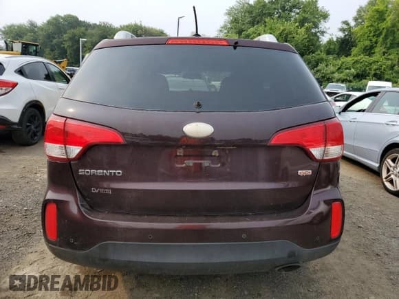 ✅ 2015 Kia Sorento LX • VIN: 5XYKT4A78FG581706 • Lot: 67238725. Wystawiony na Copart z przebiegiem 149 315 mil. Bezpłatny archiwum sprzedaży aukcyjnych z USA i szczegółowy raport historii pojazdu na DreamBid. Zdjęcie 6.