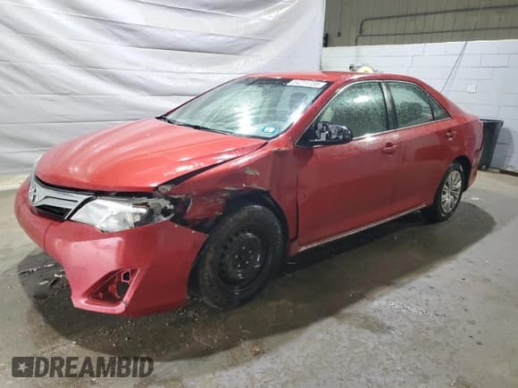 ✅ 2014 Toyota Camry LE • VIN: 4T4BF1FK3ER431049 • Лот: 84211735. Опубликован ранее на Copart с пробегом 256 542 миль. Бесплатный доступ к архиву аукционных продаж из США и подробный отчёт об истории автомобиля на DreamBid. Изображение 1.