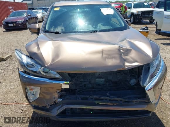 ✅ 2020 Mitsubishi Eclipse Cross ES • VIN: JA4AS3AA5LZ018320 • Lot: 42565416. Wystawiony na IAAI z przebiegiem 115 464 mil. Bezpłatny archiwum sprzedaży aukcyjnych z USA i szczegółowy raport historii pojazdu na DreamBid. Zdjęcie 6.