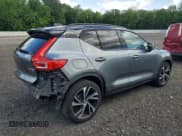 ✅ 2019 Volvo XC40 R-Design • VIN: YV4162UM4K2106905 • Lot: 58219375. Listed on Copart with 62,409 mi. Free auction sales archive from the USA and detailed vehicle history report at DreamBid. Image 3.