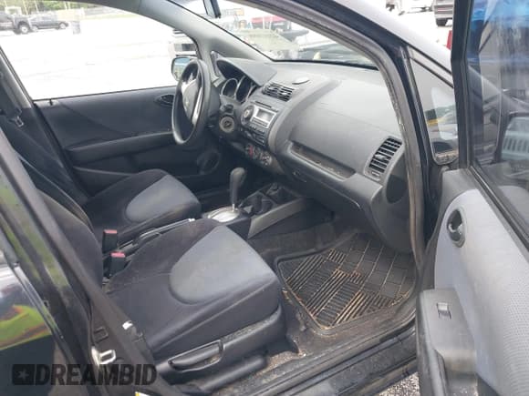 ✅ 2008 Honda Fit • VIN: JHMGD38438S005414 • Lot: 42411098. Listed on IAAI with 147,979 mi. Free auction sales archive from the USA and detailed vehicle history report at DreamBid. Image 5.