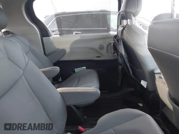 ✅ 2022 Toyota Sienna XLE • VIN: 5TDYSKFC4NS044257 • Lot: 43773110. Listed on IAAI with 40,864 mi. Free auction sales archive from the USA and detailed vehicle history report at DreamBid. Image 8.