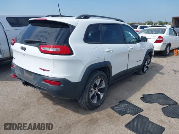 ✅ 2018 Jeep Cherokee Trailhawk • VIN: 1C4PJMBX1JD599241 • Лот: 43022631. Опубликован ранее на IAAI с пробегом 72 573 миль. Бесплатный доступ к архиву аукционных продаж из США и подробный отчёт об истории автомобиля на DreamBid. Изображение 4.
