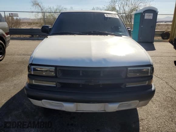 ✅ 2000 Chevrolet S-10 LS • VIN: 1GCCS1458YK249522 • Lot: 91729295. Wystawiony na Copart z przebiegiem 207 871 mil. Bezpłatny archiwum sprzedaży aukcyjnych z USA i szczegółowy raport historii pojazdu na DreamBid. Zdjęcie 5.