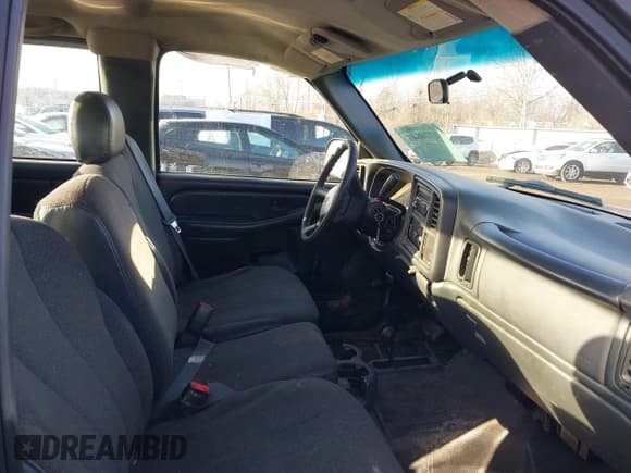 ✅ 2001 Chevrolet Silverado 1500 LS • VIN: 2GCEK19V211379061 • Lot: 41720847. Wystawiony na IAAI z przebiegiem 123 992 mil. Bezpłatny archiwum sprzedaży aukcyjnych z USA i szczegółowy raport historii pojazdu na DreamBid. Zdjęcie 5.