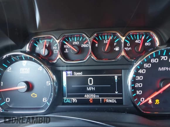 ✅ 2020 Chevrolet Tahoe LT • VIN: 1GNSCBKC0LR195687 • Lot: 42620344. Wystawiony na IAAI z przebiegiem 48 059 mil. Bezpłatny archiwum sprzedaży aukcyjnych z USA i szczegółowy raport historii pojazdu na DreamBid. Zdjęcie 7.