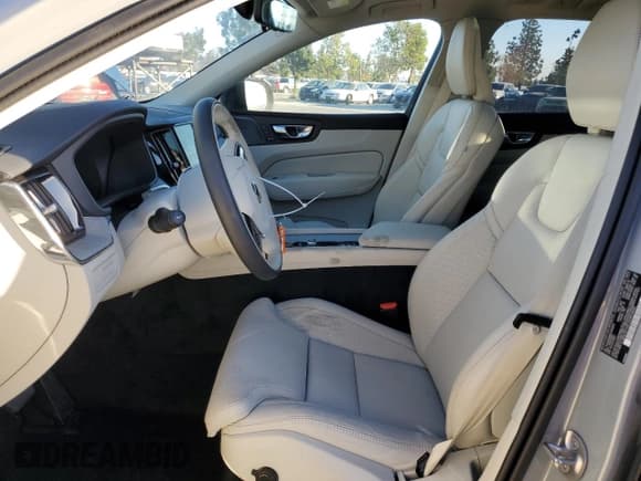 ✅ 2025 Volvo XC60 Ultra • VIN: YV4H60RM9S1033810 • Лот: 42432325. Опубликован ранее на Copart с пробегом 2 412 миль. Бесплатный доступ к архиву аукционных продаж из США и подробный отчёт об истории автомобиля на DreamBid. Изображение 7.