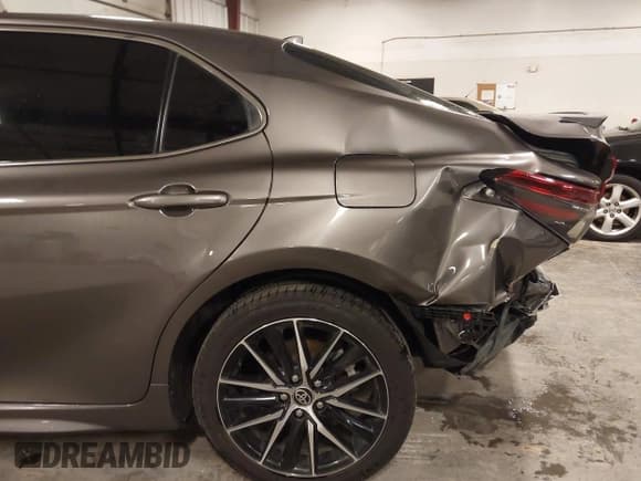 ✅ 2024 Toyota Camry SE • VIN: 4T1T11AK9RU855720 • Lot: 43574273. Listed on IAAI with 73,368 mi. Free auction sales archive from the USA and detailed vehicle history report at DreamBid. Image 18.