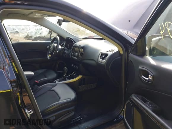 ✅ 2018 Jeep Compass Latitude • VIN: 3C4NJCBB5JT293353 • Lot: 43226604. Wystawiony na IAAI z przebiegiem 84 742 mil. Bezpłatny archiwum sprzedaży aukcyjnych z USA i szczegółowy raport historii pojazdu na DreamBid. Zdjęcie 5.