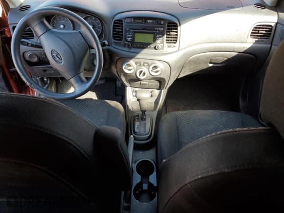 ✅ 2009 Hyundai Accent Auto GS • VIN: KMHCM36C19U124090 • Lot: 87310885. Wystawiony na Copart z przebiegiem 187 576 mil. Bezpłatny archiwum sprzedaży aukcyjnych z USA i szczegółowy raport historii pojazdu na DreamBid. Zdjęcie 8.