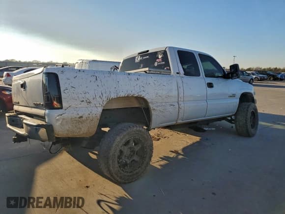 ✅ 2002 Chevrolet Silverado 2500HD LS • VIN: 1GCHC29192E142757 • Lot: 95698785. Wystawiony na Copart z przebiegiem 261 144 mil. Bezpłatny archiwum sprzedaży aukcyjnych z USA i szczegółowy raport historii pojazdu na DreamBid. Zdjęcie 3.