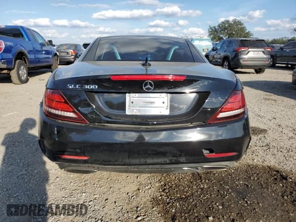 ✅ 2017 Mercedes-Benz SLC 300 • VIN: WDDPK3JA3HF127339 • Lot: 90805725. Wystawiony na Copart z przebiegiem 109 963 mil. Bezpłatny archiwum sprzedaży aukcyjnych z USA i szczegółowy raport historii pojazdu na DreamBid. Zdjęcie 6.