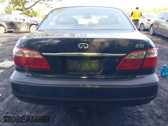 ✅ 2001 Infiniti I30 Luxury • VIN: JNKCA31A51T039054 • Lot: 42502522. Wystawiony na IAAI z przebiegiem 144 900 mil. Bezpłatny archiwum sprzedaży aukcyjnych z USA i szczegółowy raport historii pojazdu na DreamBid. Zdjęcie 17.