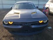 ✅ 2018 Dodge Challenger SXT Plus • VIN: 2C3CDZAG4JH317556 • Lot: 36538363. Wystawiony na Copart z przebiegiem 38 789 mil. Bezpłatny archiwum sprzedaży aukcyjnych z USA i szczegółowy raport historii pojazdu na DreamBid. Zdjęcie 5.