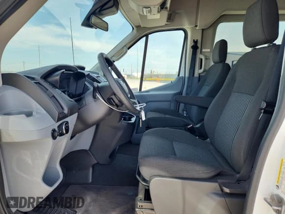 ✅ 2016 Ford Transit XL • VIN: 1FBVU4XG1GKA11130 • Lot: 61635755. Wystawiony na Copart z przebiegiem 18 564 mil. Bezpłatny archiwum sprzedaży aukcyjnych z USA i szczegółowy raport historii pojazdu na DreamBid. Zdjęcie 7.