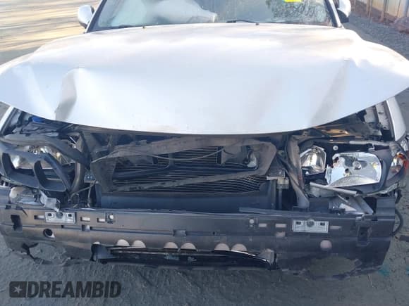 ✅ 2002 Volvo S60 • VIN: YV1RS61R622200464 • Lot: 41105829. Wystawiony na IAAI z przebiegiem 94 314 mil. Bezpłatny archiwum sprzedaży aukcyjnych z USA i szczegółowy raport historii pojazdu na DreamBid. Zdjęcie 17.