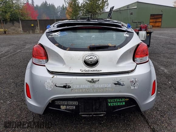 ✅ 2016 Hyundai Veloster • VIN: KMHTC6AD1GU302811 • Lot: 91924135. Wystawiony na Copart z przebiegiem 15 935 mil. Bezpłatny archiwum sprzedaży aukcyjnych z USA i szczegółowy raport historii pojazdu na DreamBid. Zdjęcie 6.