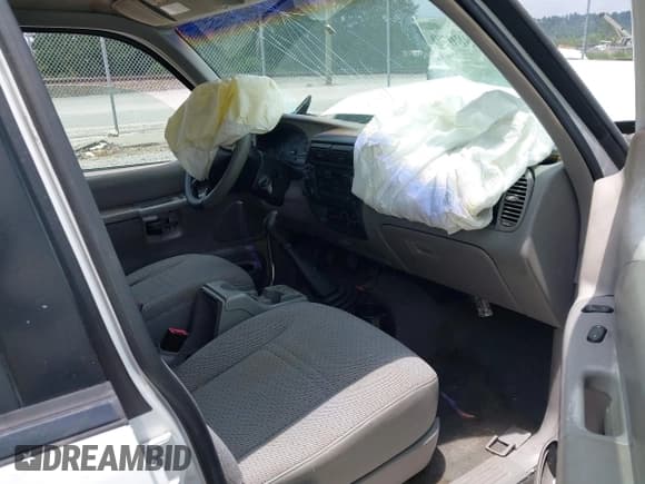 ✅ 2000 Ford Explorer XLS • VIN: 1FMZU72X4YZB73408 • Lot: 42688070. Wystawiony na IAAI z przebiegiem Nie podano. Bezpłatny archiwum sprzedaży aukcyjnych z USA i szczegółowy raport historii pojazdu na DreamBid. Zdjęcie 5.