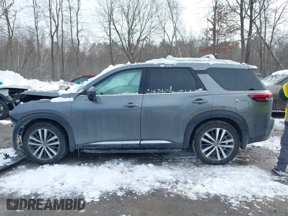 ✅ 2022 Nissan Pathfinder Platinum • VIN: 5N1DR3DK1NC218034 • Lot: 41562321. Wystawiony na IAAI z przebiegiem 35 444 mil. Bezpłatny archiwum sprzedaży aukcyjnych z USA i szczegółowy raport historii pojazdu na DreamBid. Zdjęcie 14.
