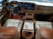 ✅ 2000 Chevrolet Suburban LT • VIN: 3GNGK26U2YG145201 • Лот: 85689134. Опубликован ранее на Copart с пробегом 285 624 миль. Бесплатный доступ к архиву аукционных продаж из США и подробный отчёт об истории автомобиля на DreamBid. Изображение 8.