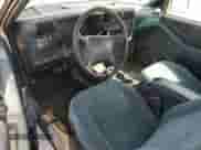 1995 Chevrolet S-10 LS с VIN 1GCCS19Z1S8222291, выставлен на аукционе Copart как лот 77016404 с пробегом 85 792 миль миль и Списание • Salvage title. История ставок и продаж доступна на DreamBid. Изображение 8.