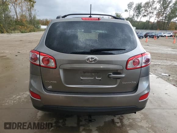 ✅ 2011 Hyundai Santa Fe GLS • VIN: 5XYZG3AB8BG080794 • Lot: 82610195. Listed on Copart with 133,573 mi. Free auction sales archive from the USA and detailed vehicle history report at DreamBid. Image 6.