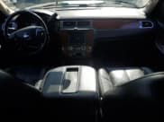 ✅ 2007 Chevrolet Suburban Commercial • VIN: 3GNGK26K97G250685 • Lot: 71324175. Wystawiony na Copart z przebiegiem 181 063 mil. Bezpłatny archiwum sprzedaży aukcyjnych z USA i szczegółowy raport historii pojazdu na DreamBid. Zdjęcie 8.