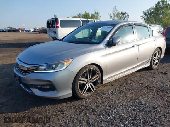 ✅ 2017 Honda Accord Sport SE • VIN: 1HGCR2F1XHA265109 • Lot: 43199051. Wystawiony na IAAI z przebiegiem 69 056 mil. Bezpłatny archiwum sprzedaży aukcyjnych z USA i szczegółowy raport historii pojazdu na DreamBid. Zdjęcie 17.