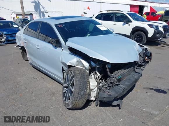 ✅ 2013 Volkswagen Jetta Autobahn • VIN: 3VW4A7AJ9DM223975 • Лот: 42101052. Опубликован ранее на IAAI с пробегом 139 200 миль. Бесплатный доступ к архиву аукционных продаж из США и подробный отчёт об истории автомобиля на DreamBid. Изображение 1.