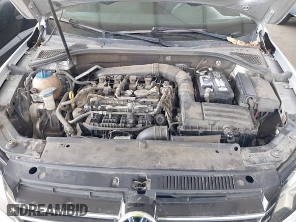 ✅ 2015 Volkswagen Passat Limited Edition • VIN: 1VWAT7A34FC077021 • Lot: 42090573. Wystawiony na IAAI z przebiegiem 230 465 mil. Bezpłatny archiwum sprzedaży aukcyjnych z USA i szczegółowy raport historii pojazdu na DreamBid. Zdjęcie 10.