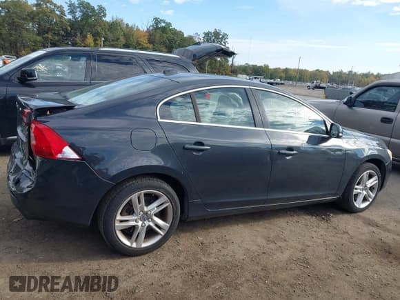 ✅ 2015 Volvo S60 T5 Drive-E Premier • VIN: YV140MFK9F2364118 • Lot: 43454496. Listed on IAAI with 47,012 mi. Free auction sales archive from the USA and detailed vehicle history report at DreamBid. Image 13.