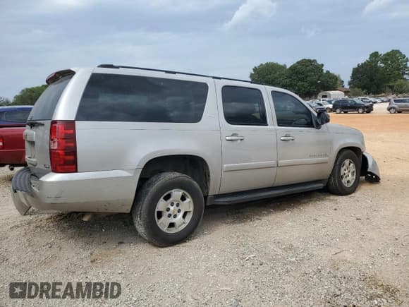 ✅ 2007 Chevrolet Suburban LT • VIN: 1GNFC16037J232196 • Lot: 72887074. Wystawiony na Copart z przebiegiem 262 163 mil. Bezpłatny archiwum sprzedaży aukcyjnych z USA i szczegółowy raport historii pojazdu na DreamBid. Zdjęcie 3.