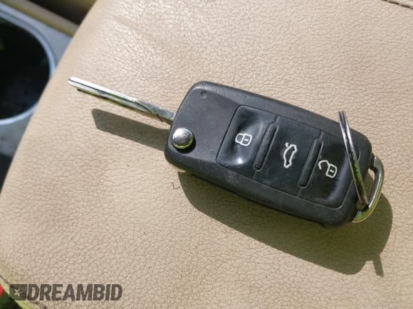 ✅ 2013 Volkswagen Passat SE • VIN: 1VWBN7A36DC045523 • Lot: 41902137. Listed on IAAI with 134,824 mi. Free auction sales archive from the USA and detailed vehicle history report at DreamBid. Image 11.