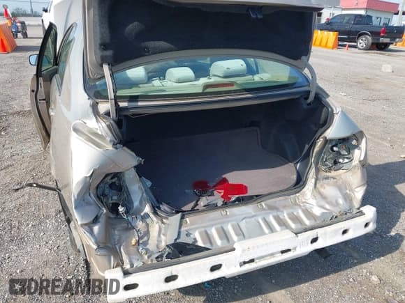 ✅ 2005 Toyota Camry LE • VIN: 4T1BE30K65U959315 • Lot: 42013123. Wystawiony na IAAI z przebiegiem 69 468 mil. Bezpłatny archiwum sprzedaży aukcyjnych z USA i szczegółowy raport historii pojazdu na DreamBid. Zdjęcie 6.