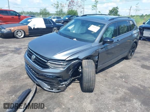 ✅ 2024 Volkswagen Tiguan SE R-Line Black • VIN: 3VVCB7AX2RM212440 • Lot: 43047174. Wystawiony na IAAI z przebiegiem Nie podano. Bezpłatny archiwum sprzedaży aukcyjnych z USA i szczegółowy raport historii pojazdu na DreamBid. Zdjęcie 16.